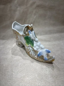Vintage Porcelain White Bisque Shoe Planter Figurine with White/blue Doves - Picture 1 of 3