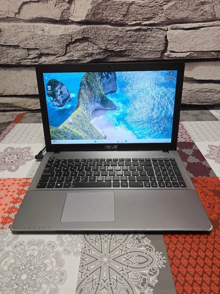 ASUS F555LD - Imagen 1 de 4