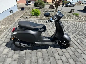 Vespa Sprint 50 Notte 4T iGet matt schwarz - Top Zustand mit Seitenständer - Bild 1 von 15