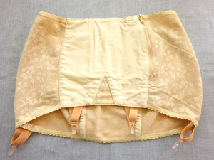 Gaine Porte-jarretelles Vintage Triumph - Nylon Beige Taille 115B - Style Burlesque