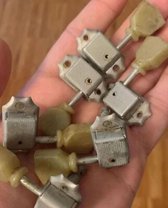 Set of 6 aged KLUSON Deluxe tuners, w/bushings and screws, nickel, hand age - Picture 1 of 8