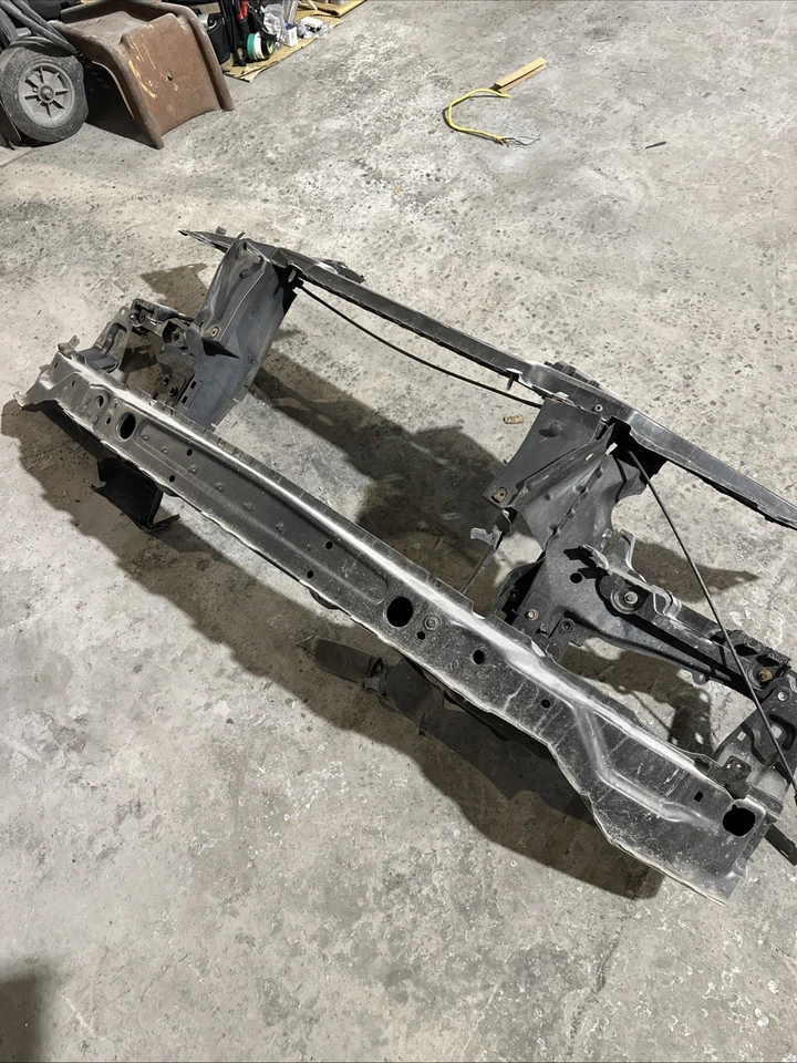 BMW X5 2005 soporte de radiador con refuerzo y cerraduras de capó Foto 1 de 3