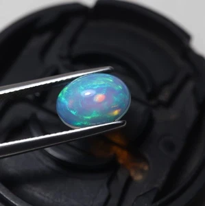 2,4 kt 11,5 x 8,5 mm Natürlicher AAA Auffällig Grün Feuer Äthiopischer Opal Oval Cabochon - Bild 1 von 11