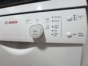 BOSH Slimline Dishwasher Serie 2 Freestanding 2 Years Old Perfect Condition - Picture 1 of 12