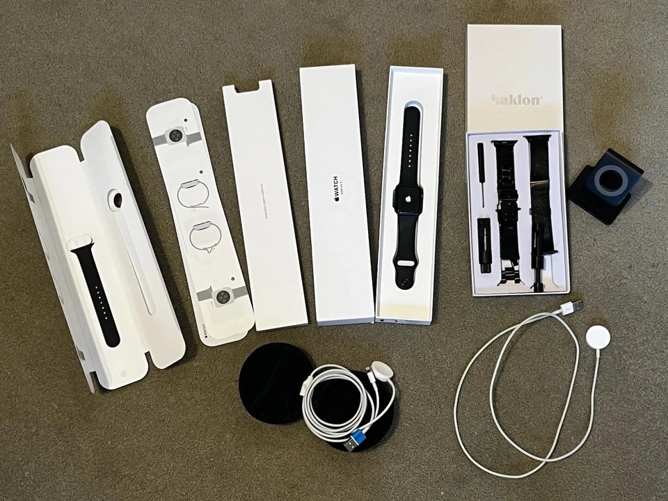 Apple iWatch Series 3 - Image 1 of 4