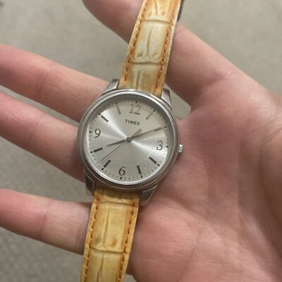 Correa de cuero genuino Timex tono plata cocodrilo precio de venta sugerido por el fabricante $50 para mujer Foto 1 de 4