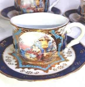 Seltene Limoge 1 Porzellan Tasse & Untertasse Set/Lebhaftes Blau auf Weiß Detail Kunst/14k Gold  - Bild 1 von 8