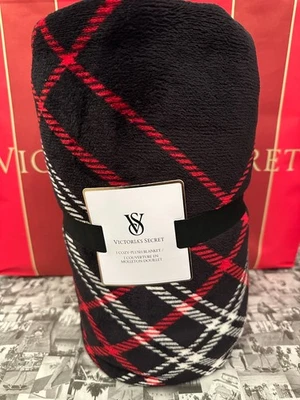 NWT Victoria's Secret Plush Cozy Fleece Plush Blanket  Christmas 2025  🎁🔥 - Image 1 of 2