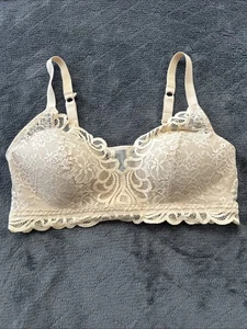BALI Size Medium Bra 6591 Comfort Revolution Lace Desire Shaping Wireless Cream - Picture 1 of 9