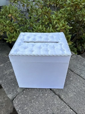 Hermosa caja de tarjetas de satén de boda usada con acento de cristal abertura superior abatible blanca Foto 1 de 4