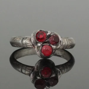 ANCIENT MEDIEVAL SILVER RING WITH GARNETS - CIRCA 14th/15th CENTURY AD (087) - Picture 1 of 5