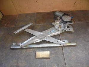 REGULADOR MOTOR VENTANA TRASERA LADO PASAJERO HONDA HRV 2000 LADO CERCANO - Imagen 1 de 6