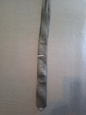 J. Ferrar Mens Neck Tie with Tie Clasp Grey with Silver Streaks 56L x 2.75W - Image 1 of 4