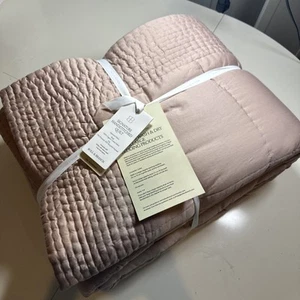 Trapunta Boll & Branch King Signature cucita a mano + 2 federe rosa polvere $657 - Foto 1 di 16