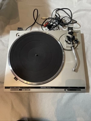 Technics SL-Q202, Argento, Giradischi a trazione diretta e controllo al quarzo - Immagine 1 di 4