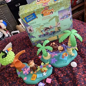 Little Monkey Lost Jungle Hospital Playset Hosung 1997 più altro set - Foto 1 di 11