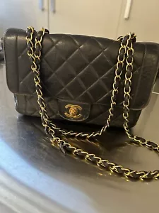 CHANEL Vintage Single Flap Handbag in Black Lambskin, 1996 - Picture 1 of 9