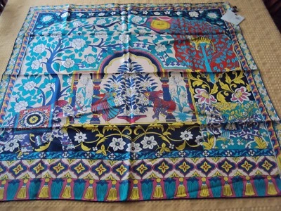 NUEVO CON ETIQUETAS - BUFANDA DE SEDA SALVATORE FERRAGAMO (RAJASTÁN) BLANCO/AMARILLO/TURQUESA Foto 1 de 4