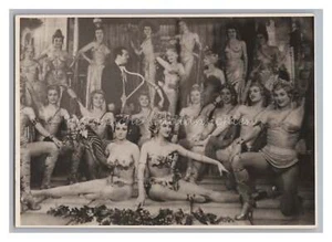 París Francia 1957 - Moulin Rouge mujeres busto - Foto antigua años 50 - Imagen 1 de 2