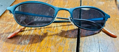 Vtg OLIVER PEOPLES SUNGLASSES Japan Blue Titanium Metal & Lens "Fame" 48-19-143 - Image 1 of 4