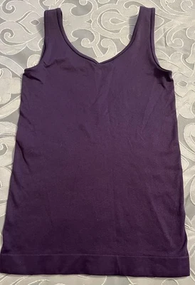 Camiseta sin mangas White House Black Market púrpura doble cuello en V cuello redondo XS NUEVA SIN ETIQUETAS Foto 1 de 3