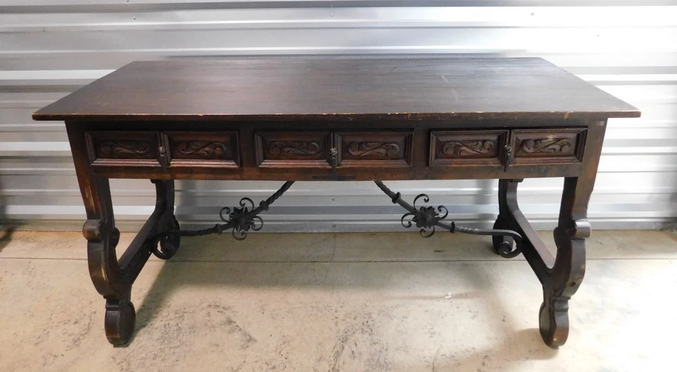 Mesa consola/escritorio estilo barroco español tallado en nogal y hierro Foto 1 de 4