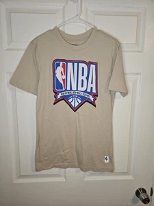 NBA T-Shirt Herren S Small hellbraun kurzarm Rundhals Center Court NBA Basketball - Bild 1 von 8