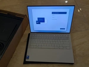 Dell Premium 14", 3.2K OLED Touchscreen Portatile, Ultra 7 255H 32G Ram 1T SSD - Foto 1 di 12