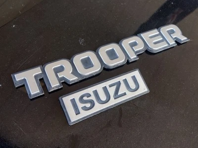 1986 - 1991 Isuzu Trooper Emblemas Logotipo Emblemas OEM - Imagem 1 de 4