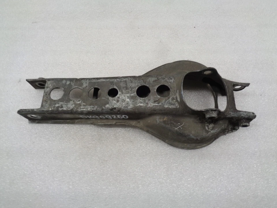 2001-2009 Volvo S60 braço de controle traseiro esquerdo do motorista localização inferior fabricante de equipamento original DK909260 - Imagem 1 de 4