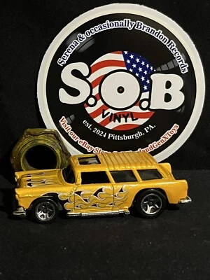 Chevy Nomad Wagon 1955 Hot Wheels 1:64 amarillo fundido a presión con llamas usado casi nuevo estado Foto 1 de 4