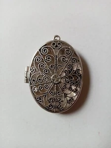 Large Filigree Locket Pendant with Magnetic Lock - Picture 1 of 3