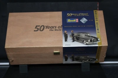 Mercedes Benz 300 SE „50 Years of Revell“ incl. 2 Figuren in 1:18 limitiert. - Bild 1 von 4