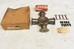 OEM Spicer 5-281X U-Joint 1810 Series Full Round Greaseable With Hardware - Picture 1 of 7