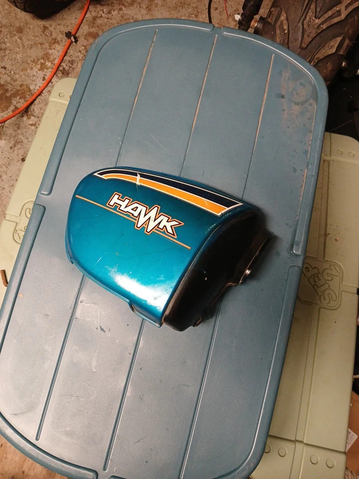 FUNDA LATERAL IZQUIERDA HONDA HALK AZUL 400 OEM Foto 1 de 4