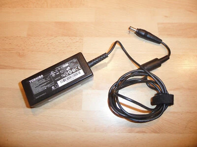 Netzteil Netzgerät AC DC Adapter Toshiba Model PA3743E-1AC3  19V - 1,58A - 30W - Bild 1 von 4