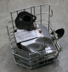 BRIGGS 1650 SERIES MUFFLER WITH GUARD 794949 - SHELF 17 - Picture 1 of 5