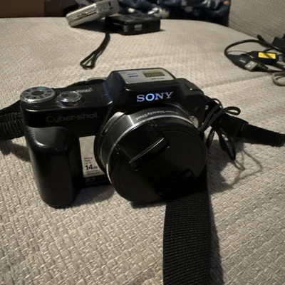 Sony Cyber-shot DSC-H3 8.1MP Digital Compact Camera Black  No Charger - Image 1 of 4