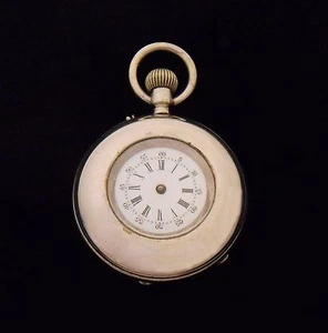 Antike Schweizer Taschenuhr Damen mit Gravur aus den 30er Jahren - Bild 1 von 6
