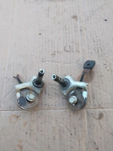Kit Braccio Regolazione Altezza Ruota Anteriore Sinistro e Destro Rasaerba Honda HRS21 1983 2 pz - Foto 1 di 7