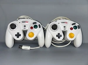 Bundle of 2 Nintendo GameCube Wired Controllers GameStop PDP Brand White - Picture 1 of 1