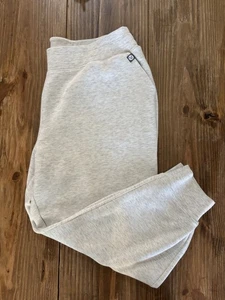 Lane Bryant LIVI Journey Jogginghose mit Faltendetail meliert grau Größe 18/20 - Bild 1 von 14