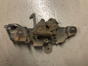 89-95 Toyota Pickup 4Runner Hood Latch Striker Catch Lock Bonnet Release Unit - Picture 1 of 4