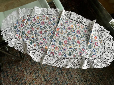 Omas Deckchen,Tischdecke,Läufer ,oval,64x36 cm,Blümchen,Spitzenran,über 80 Jahre - Bild 1 von 4