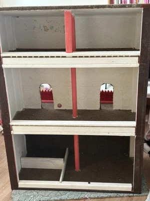 Selbstgebautes Puppenhaus  - Bild 1 von 4