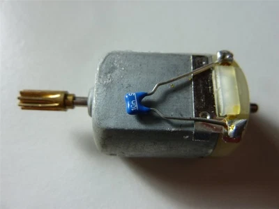 Carrera motore 132 slotcar pista pezzo di ricambio 82003 1/32 MERCE NUOVA - Immagine 1 di 4