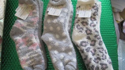 CONJUNTO DE 3 MEIAS LOUNGE CAROLE Hochman plushfill padrões variados escolha o seu - Imagem 1 de 4