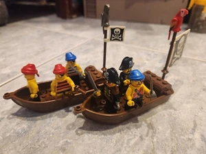 Vintage Lego Pirate 🏴☠️Mini Figure Boat Parrot Loot Large Jolly Roger - Picture 1 of 11