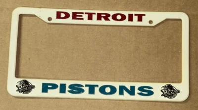 Marco de matrícula de plástico Detroit Pistons 1996-2001 logotipo antiguo con licencia de la NBA Foto 1 de 2