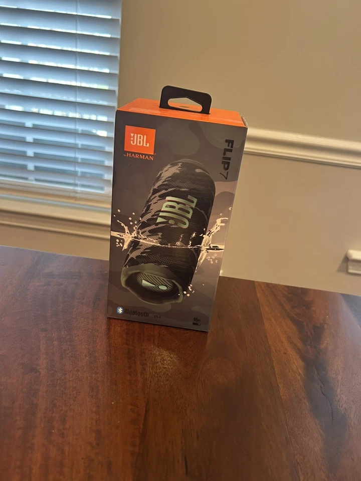Altavoz portátil JBL Flip 7 impermeable inalámbrico Bluetooth camuflado Foto 1 de 4